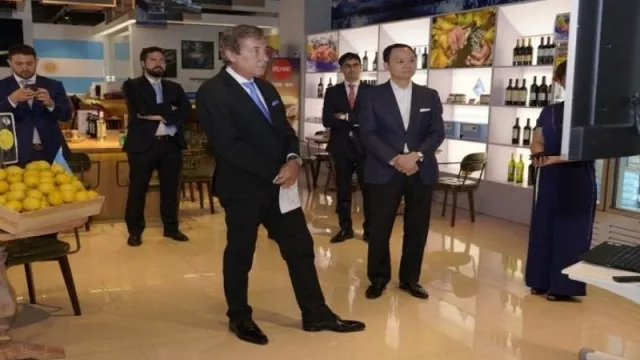 Cítricos de festejo: recepción oficial del limón en China y primer envío de naranjas