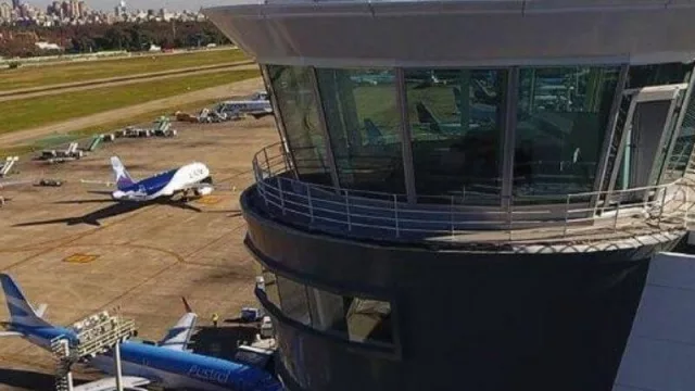 ¿Faltan dólares? Sobran pesos: AA2000 colocó su ON por 40 “palos verdes” a tasa 0% (siguen los casos)