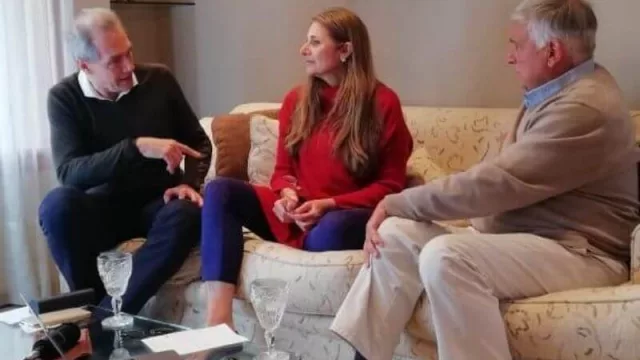 Una asesora, empresas y… ¿una tribu?: “Como el filo de un cuchillo”, la novela de 2 consultores cordobeses   