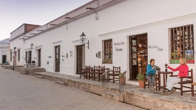 La provincia a disposición para asesorar: auxilio a empresas turísticas por seis meses