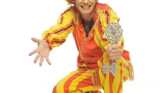 Vender para sobrevivir: el Teatro La Llave subasta los trajes de sus obras (van desde $ 3.000 a $ 25.000)