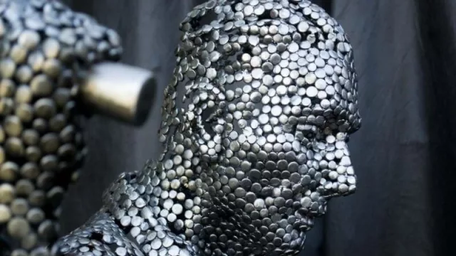 “El Herrero”, escultura realizada con rezago industrial de la empresa Oncativo S.A. Dimensiones: 200cm x 80cm x 60cm Año: 2018.