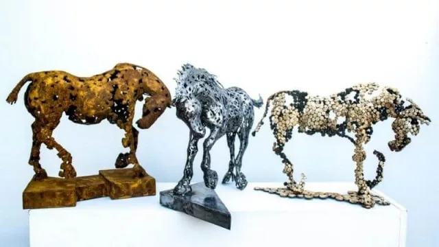 “Celeridad, Templanza y Mansedumbre”, serie de esculturas. Dimensiones aproximadas: 38 cm x 20 cm x 50 cm. Año: 2018