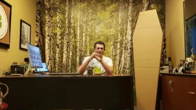 Después del ataúd de cartón, la empresa contó cómo crece la demanda del “kit indigente” 