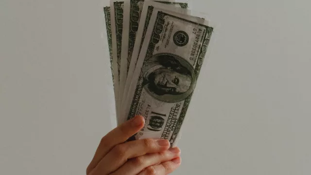 Cómo hace una empresa argentina para financiarse en dólares a tasa 0%, sí, 0% (el caso tal y cual)