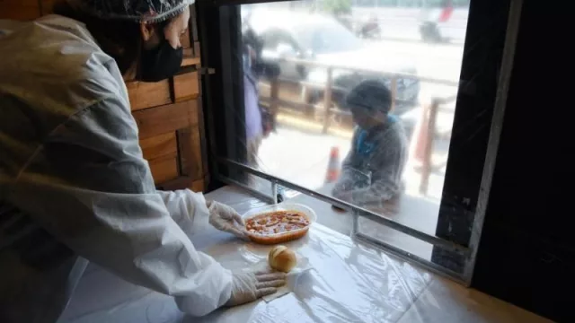 Solidarios en tiempo de pandemia: un hotel brinda comida a los más necesitados