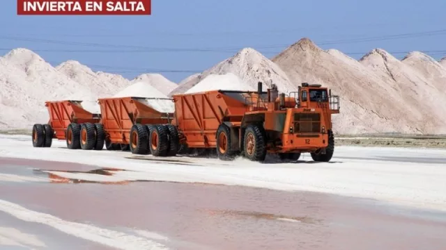 El gobernador Gustavo Sáenz firmó la reglamentación de la Ley de Promoción Minera 