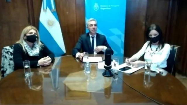 Gabriela Logatto (Eana), Mario Meoni (Transporte) y Paola Tamburelli (Anac), en video conferencia.