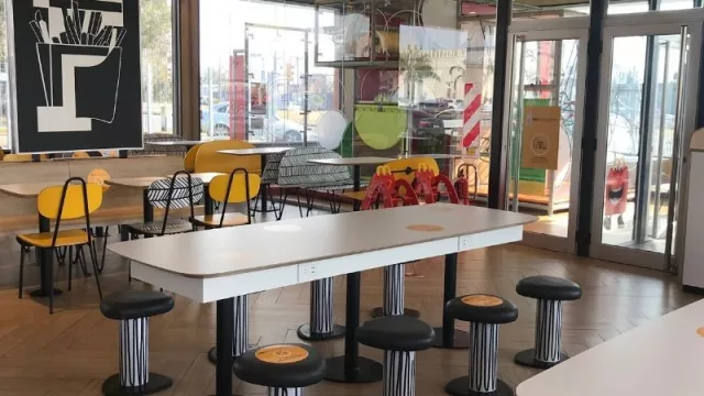 Cómo opera McDonald´s en Córdoba (delivery, take away y ahora mesas en 13 de 21 locales)
