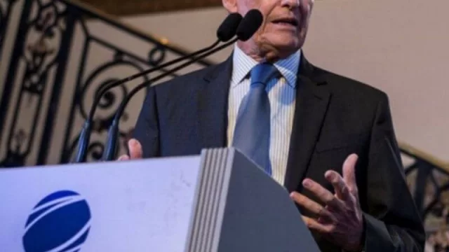 Manuel Tagle recoge el guante que tiró Cavallo y presentó 5 puntos para un plan económico