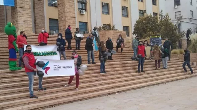 Etapa crítica para jardines maternales y peloteros (todos los días cierra al menos uno)