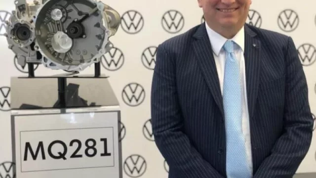 El COE “escondió” a los funcionarios provinciales en VW (corte de cintas para la MQ281)