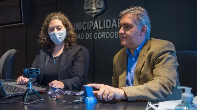 Llaryora ya tiene su firma digital