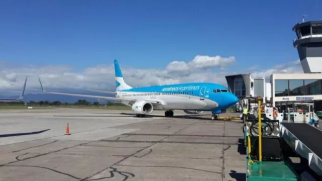 La verdadera estrategia de Aerolíneas Argentinas, opina...