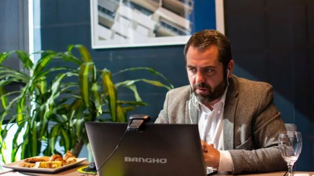 Martín Monforte, “explotado” de ventas: camino a cerrar 100 operaciones en mayo, un “perro verde” en el sector.