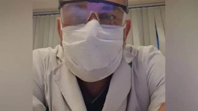 Quién es el médico del Allende que llama a seguir abriendo actividades (y qué opina el Sanatorio)