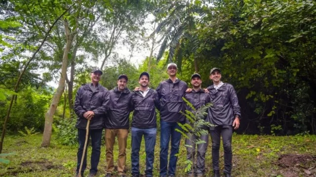 Mercedes-Benz se compromete a plantar un árbol en las Yungas tucumanas por cada unidad vendida durante 2022