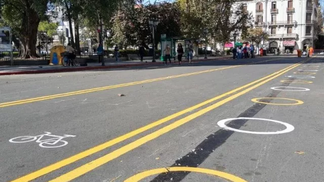 La reestructuración de la circulación del Centro: La Muni contenta, los comerciantes no tanto (analizan un solobus sobre Colón)