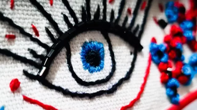 El estilo de ropa tiene que ver con la onda bohemia, hindu, hippie chic, etc. 