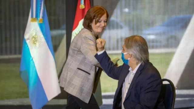 Martín Llaryora participó del lanzamiento del programa provincial de acompañamiento telefónico “Mayores en Red”