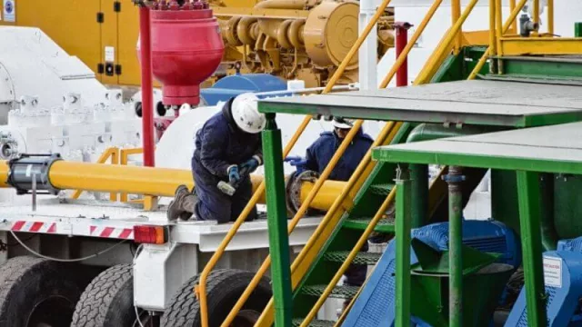 Más de 300 empresas petroleras neuquinas podrán acceder a la asistencia nacional