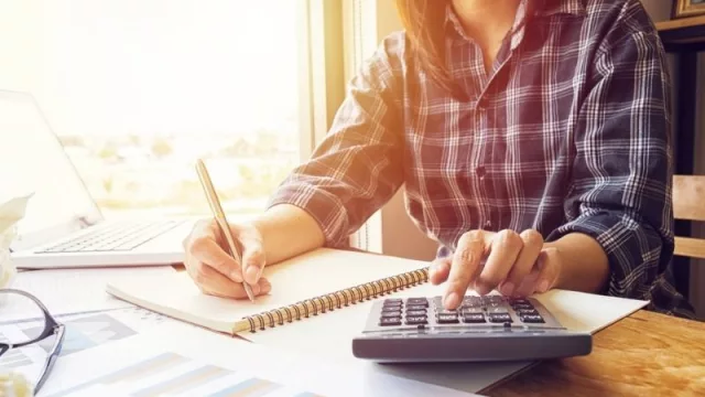 63% de los profesionales cordobeses trabajan actualmente facturando por todos sus servicios.