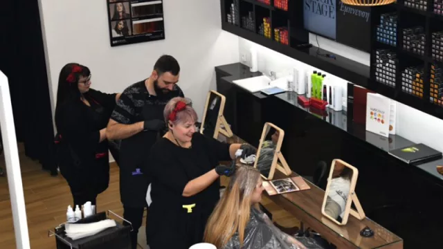 Los peluqueros de Córdoba (y otras 10 provincias) piden volver a trabajar desde el martes