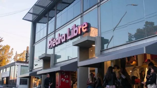 ¿Quién compra ropa en épocas de pandemia? Cómo se la rebusca una conocida pyme del rubro textil