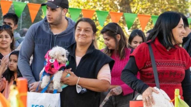 Día del animal: Más de 400 trámites y consultas sobre adopciones y tenencia responsable la en Plaza de la Intendencia