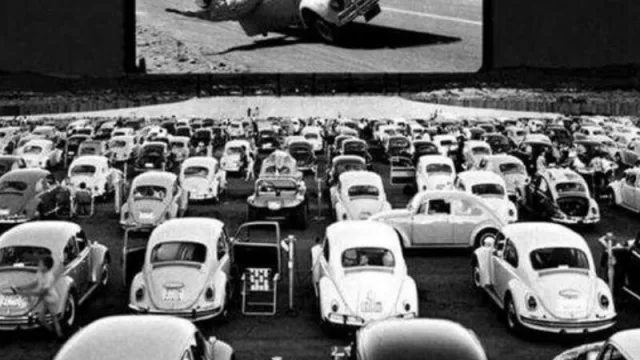 ¿Y si vuelve el autocine? Un viejo clásico revive en algunos lugares por la pandemia