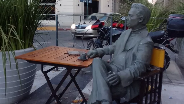 Después de 66 años, el Sorocabana se muda de su tradicional esquina (Daniel Salzano también cambiará su parada de café)