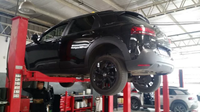 El taller de Familia Parra reabre sus puertas con atención posventa y delivery de repuestos (con turno previo)