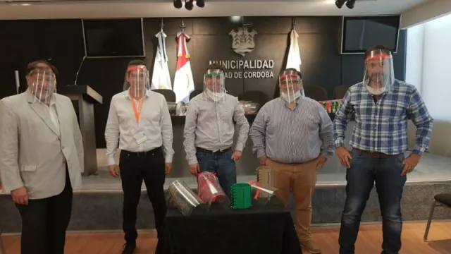 La Municipalidad de Córdoba recibió mascarillas de protección donadas por la Facultad de Ciencias Exactas, Físicas y Naturales de la UNC