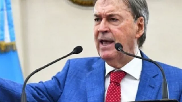 Schiaretti se baja 45% el sueldo (y arrastra en su reducción a toda la planta política del Ejecutivo)