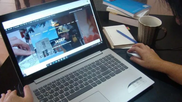 Se acreditan las primeras ayudas económicas del IADEP a distintos negocios