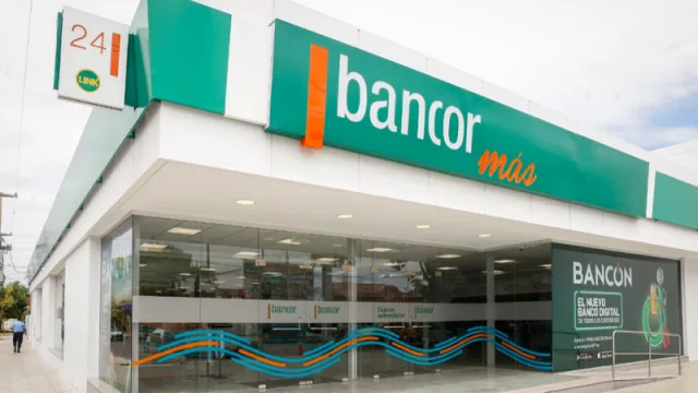 ¿Hola, hola? ¿Hola? (el banco no le da respuesta)