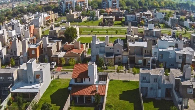 ¿Qué podés comprar sin salir de casa? ¡Un lote! (Edisur lanzó Brisas de Manantiales con descuento online)