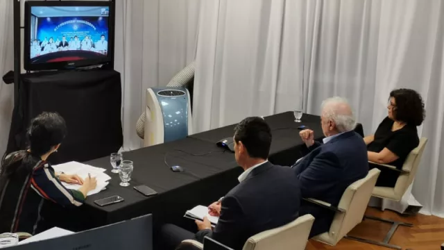 Teleconferencia Ministerio de Salud y médicos en China
