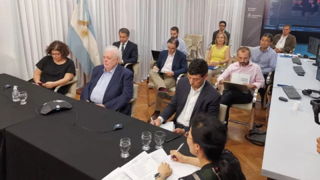 En primera fila, Carla Vizzotti, Secretaría de Acceso a la Salud, Ginés González García, Ministro de Salud, y Arnaldo Medina, Secretaría de Calidad en Salud.