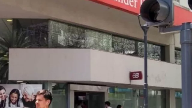 Santander (tras una importante inversión tecnológica) aseguró que el 40% de los empleados ya hacen trabajo remoto  