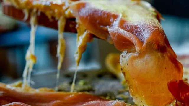 En época de coronavirus Pan Plano, Al Malek y Lo de Villalpando son algunos de los que se ponen los guantes