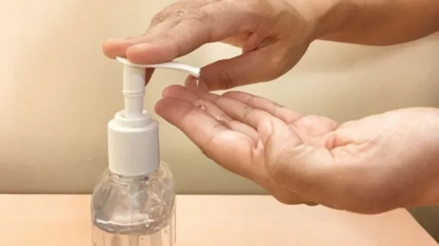 Falta de alcohol en gel: un empresario tucumano donará miles de litros de alcohol 