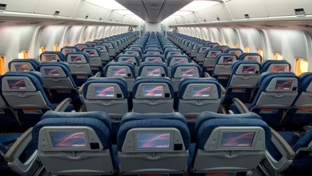 Coronavirus #1: AA saca este domingo su último vuelo COR-MIA (y Air Europa cancela operaciones hasta 11/04)