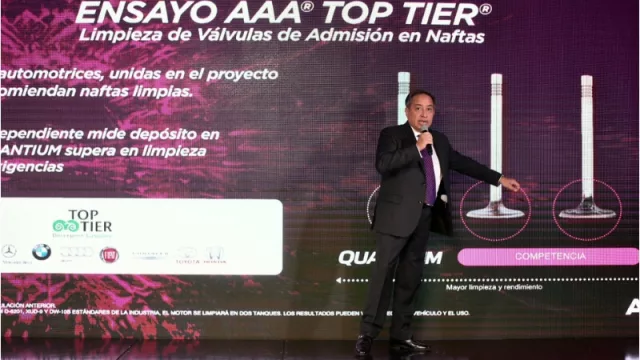 Luis Fredes, gerente ejecutivo de calidad muestras las certificaciones independientes que hacen de Quantium mejor que la competencia.