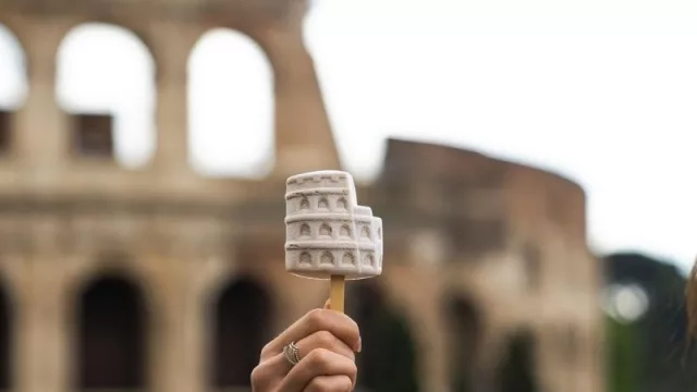 Viene de Argentina, ya hizo pie en Roma y ahora llega a Barcelona: qué trae Lucciano´s, la heladería que reinvindica los “polos”