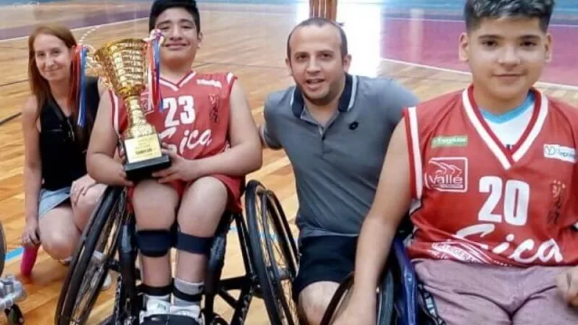 Sin Barreras propone indumentaria adaptada para personas con discapacidad motriz (sin descuidar calidad y diseño)