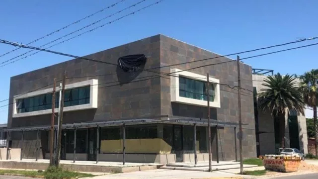 En silencio avanza el nuevo hotel de 30 habitaciones sobre Av. Gauss (operado por sus propios dueños)