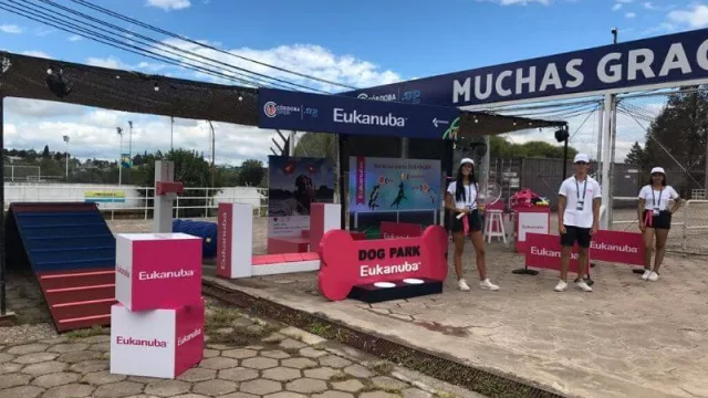 Stand y Dog Park de Eukanuba en el Córdoba Open.  