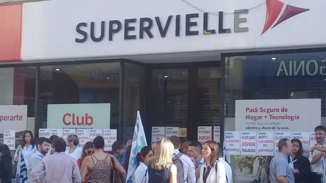 Banco Supervielle despidió (sin causa) al gerente: paro en las sucursales 