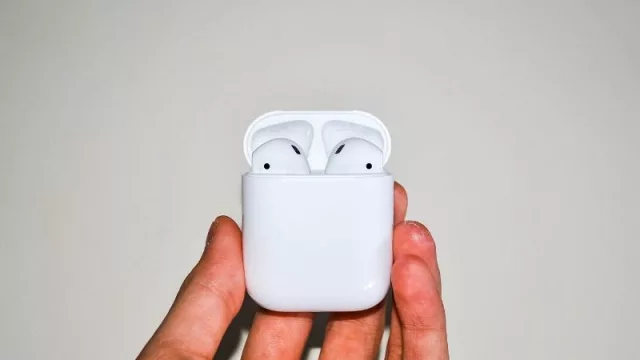 Usa los AirPods y nos dice...